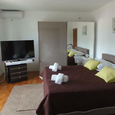 Apartments Branko Veli Rat Exterior photo